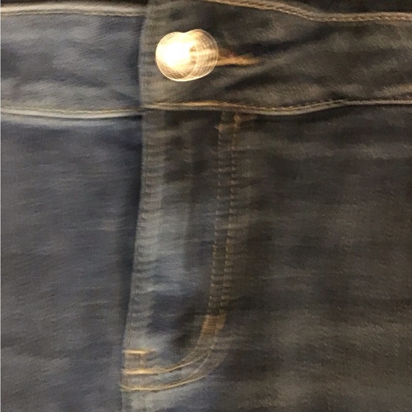 Women’s size 22 Maurices distressed denim jeans with stretch - Picture 7 of 12